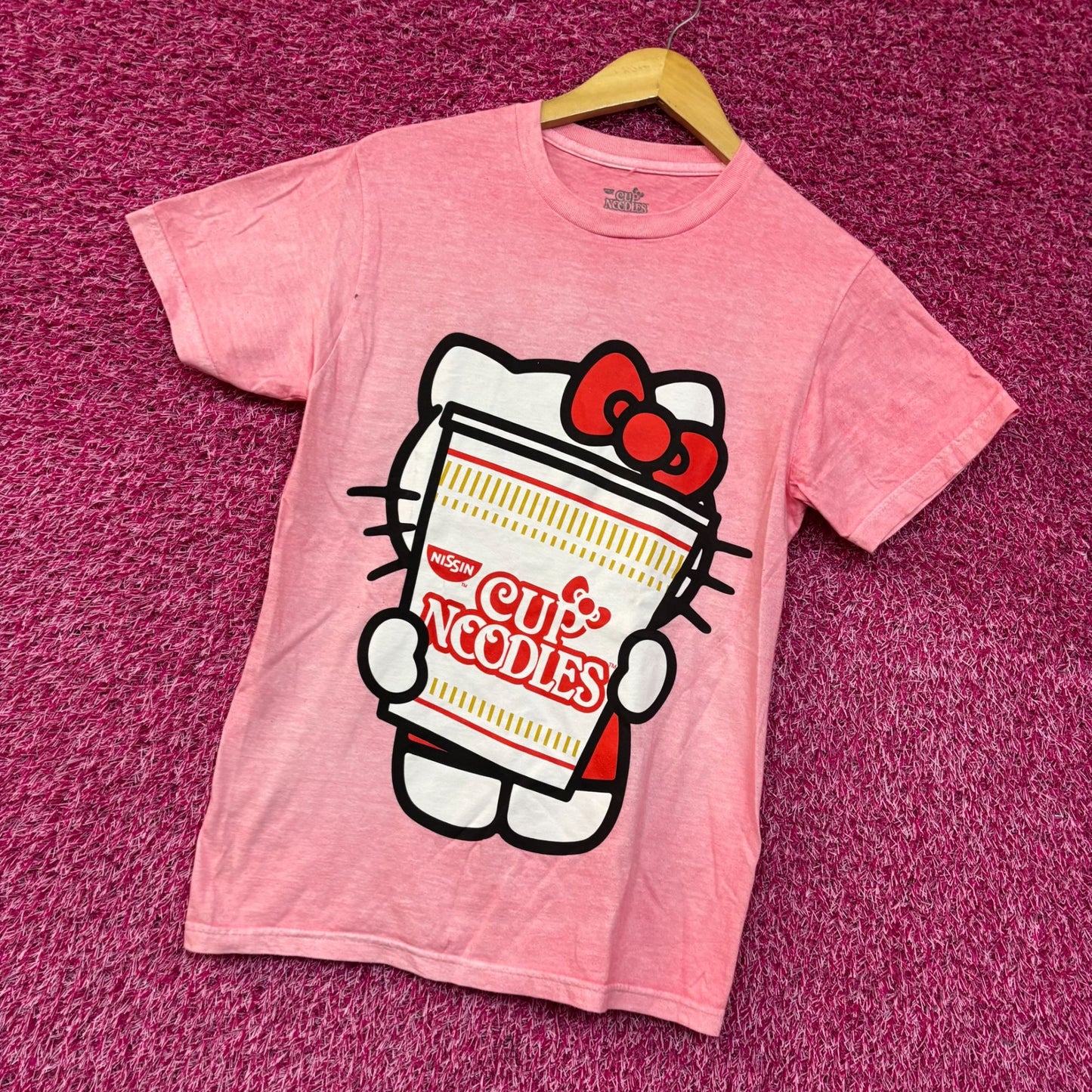Sanrio Hello Kitty x Nissin Cup Noodles Pink T-Shirt Extra Small